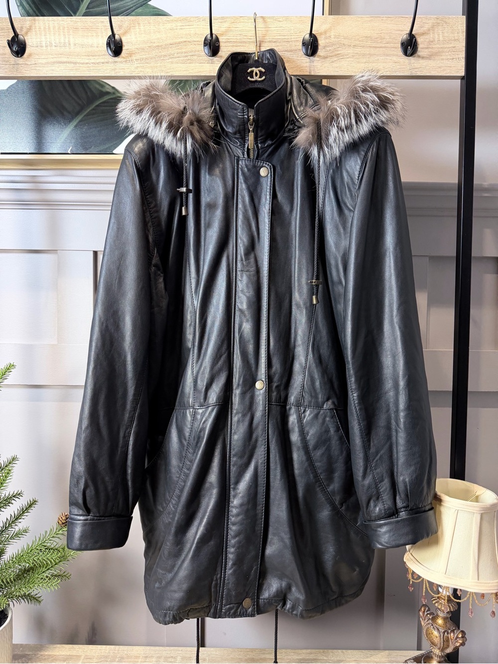 Women's Vintage Genuine Lamb Leather Coat w/Fur hood. Black. L. Turkey